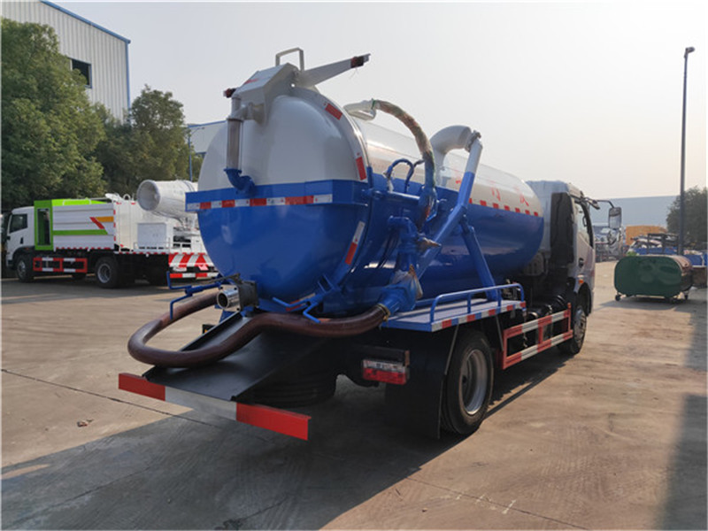 罐式8方污水污泥清運(yùn)車(chē)